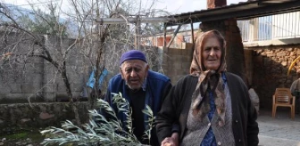 62 yıllık eşinin Sevgililer Günü'nü zeytin dalıyla kutladı