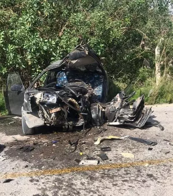 Bodrum'da hafriyat kamyonu otomobille çarpıştı: 1'i ağır 2 yaralı