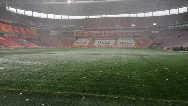 It was a matter of curiosity whether the G.Saray-Kasımpaşa match will be played after the deterioration of the ground of Türk Telekom Stadium