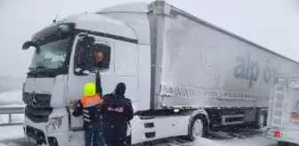 Kar ve soğuk havada yola çıkan TIR sürücülerine, AFAD'dan erzak yardımı