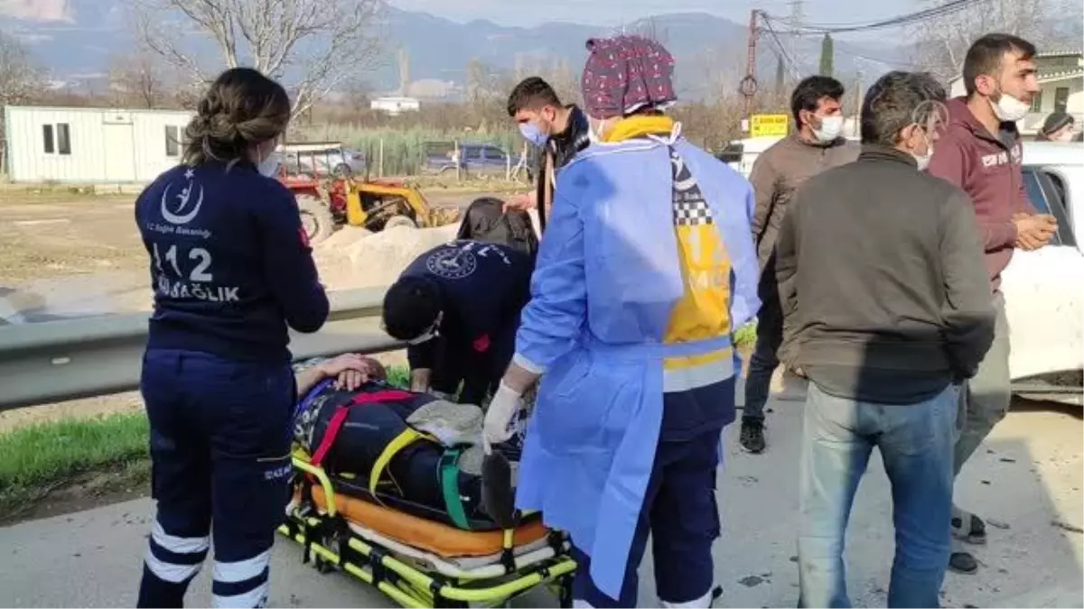 Kestel'de traktöre çarpan otomobildeki 2 kişi yaralandı