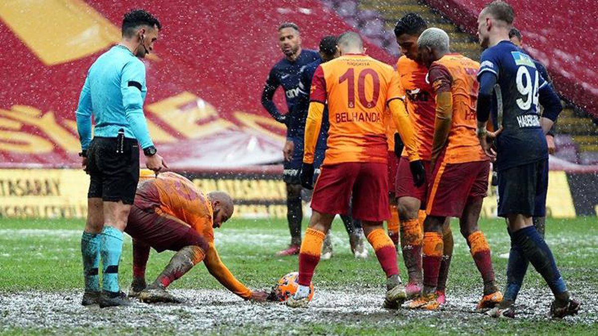 Marcao ve Onyekuru'nun penaltı noktasını elleriyle temizlemesi Kasımpaşa maçına damga vurdu