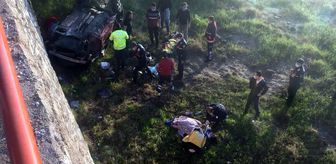 Mersin'de otomobil uçuruma yuvarlandı: 2 yaralı