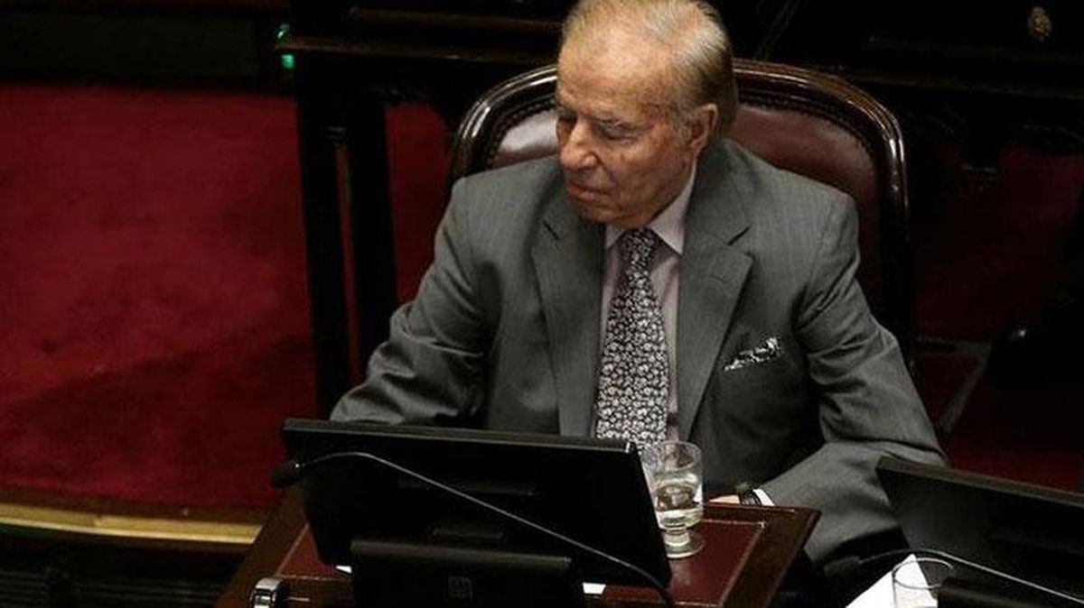 'Türk' lakabıyla bilinen eski Arjantin Devlet Başkanı Menem hayatını kaybetti