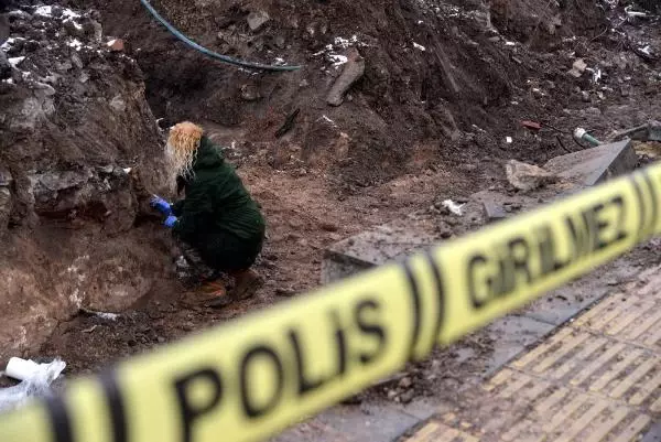 Ankara'da binanın temel kazısında kemik parçaları bulundu Ankara'da binanın temel kazısında kemik parçaları bulundu