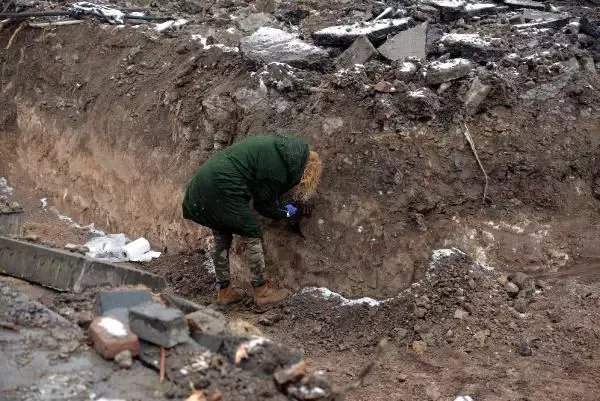 Ankara'da binanın temel kazısında kemik parçaları bulundu Ankara'da binanın temel kazısında kemik parçaları bulundu