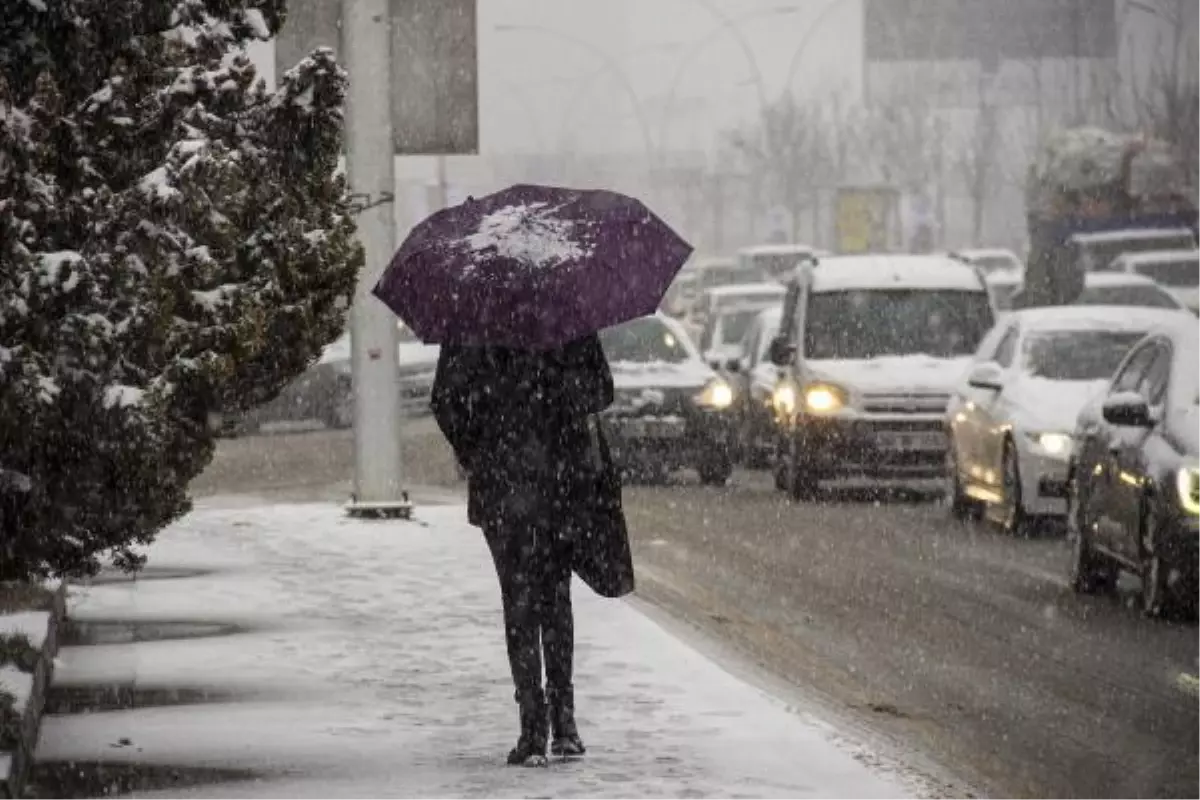 Ankara'da kar yağışı etkili oldu (2)