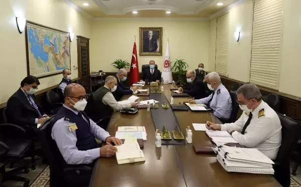 Bakan Akar, video telekonferans toplantısı düzenledi Bakan Akar, video telekonferans toplantısı düzenledi