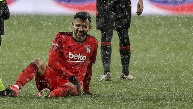 Beşiktaş's Rachid Ghezzal was injured in the match against Gençlerbirliği