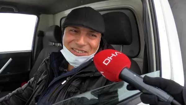 Çatalca'da kara saplanan kamyon kar küreme aracına bağlanan halatla kurtarıldı Çatalca'da kara saplanan kamyon kar küreme aracına bağlanan halatla kurtarıldı
