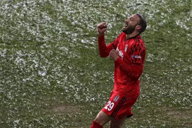 Cenk Tosun returned to Beşiktaş with 2 goals Cenk Tosun returned to Beşiktaş with 2 goals