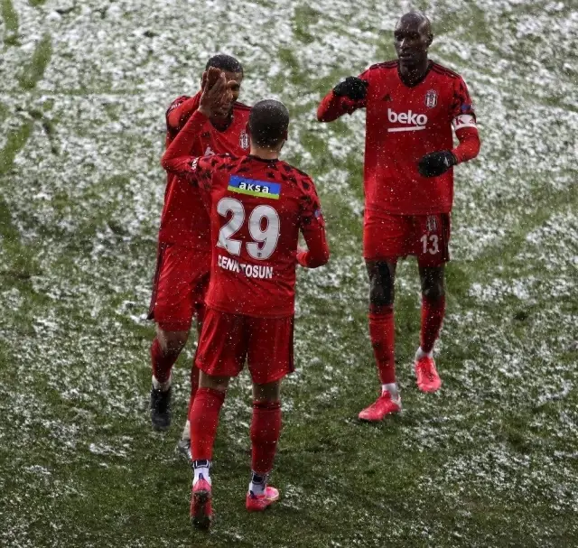 Cenk Tosun returned to Beşiktaş with 2 goals Cenk Tosun returned to Beşiktaş with 2 goals