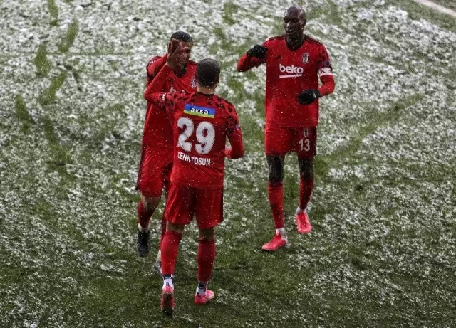 Cenk Tosun returned to Beşiktaş with 2 goals Cenk Tosun returned to Beşiktaş with 2 goals