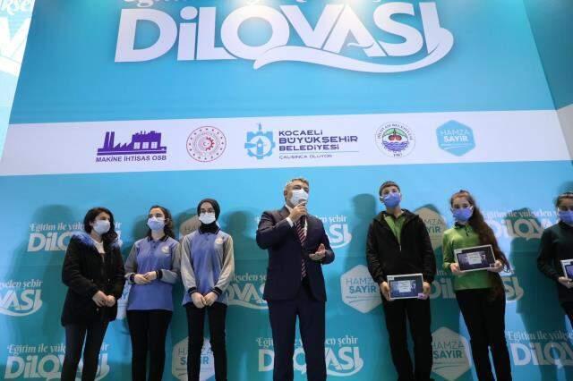 Dilovası'nda öğrencilere 10 bin tablet dağıtılacak
