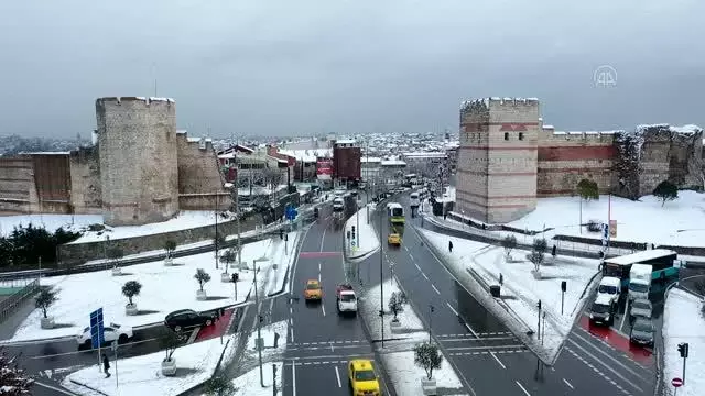 Kar yağışının etkili olduğu İstanbul havadan görüntülendi Kar yağışının etkili olduğu İstanbul havadan görüntülendi