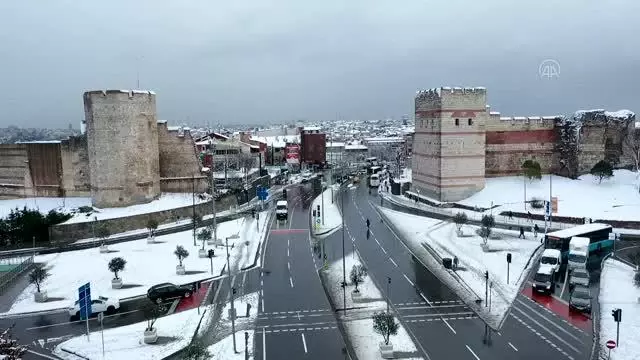 Kar yağışının etkili olduğu İstanbul havadan görüntülendi Kar yağışının etkili olduğu İstanbul havadan görüntülendi