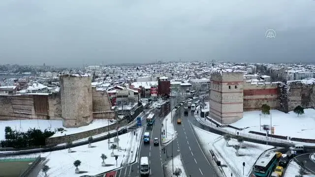 Kar yağışının etkili olduğu İstanbul havadan görüntülendi Kar yağışının etkili olduğu İstanbul havadan görüntülendi