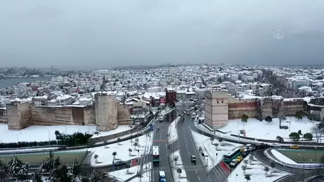 Kar yağışının etkili olduğu İstanbul havadan görüntülendi Kar yağışının etkili olduğu İstanbul havadan görüntülendi
