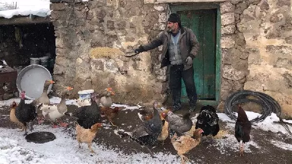 Hem evi hem işi idare eden koca: Evin direği kadınlarmış Hem evi hem işi idare eden koca: Evin direği kadınlarmış
