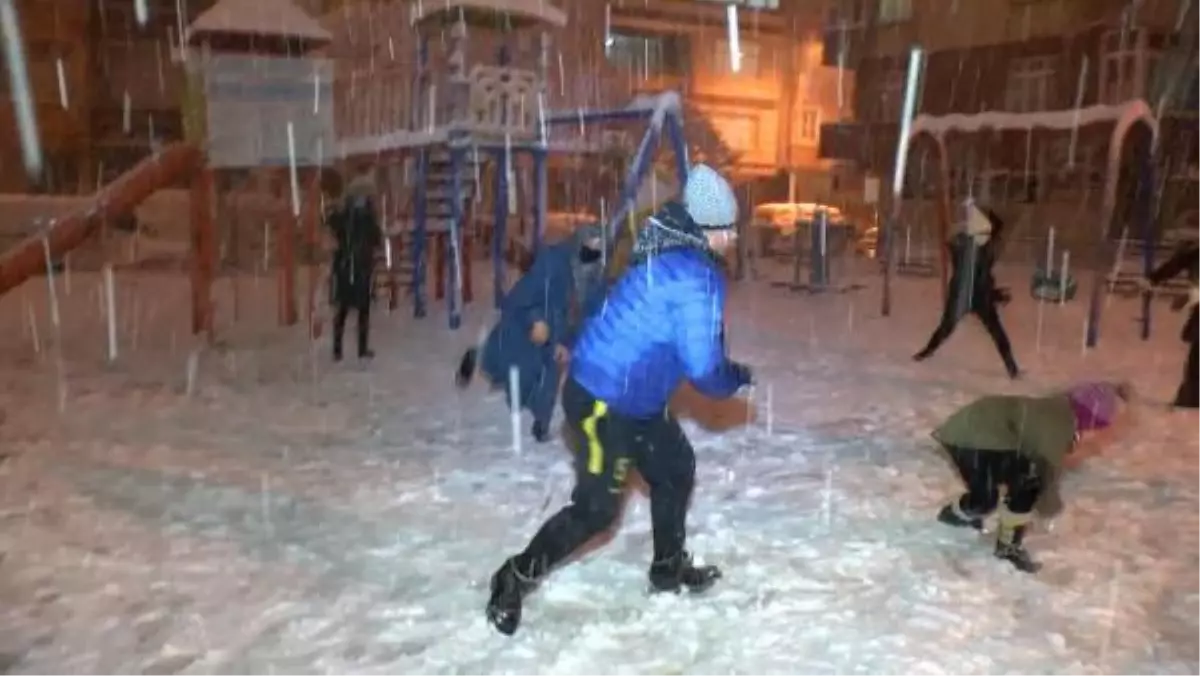 İstanbul'da kar yağışı gece boyu sürdü (Bakırköy,Sultangazi)