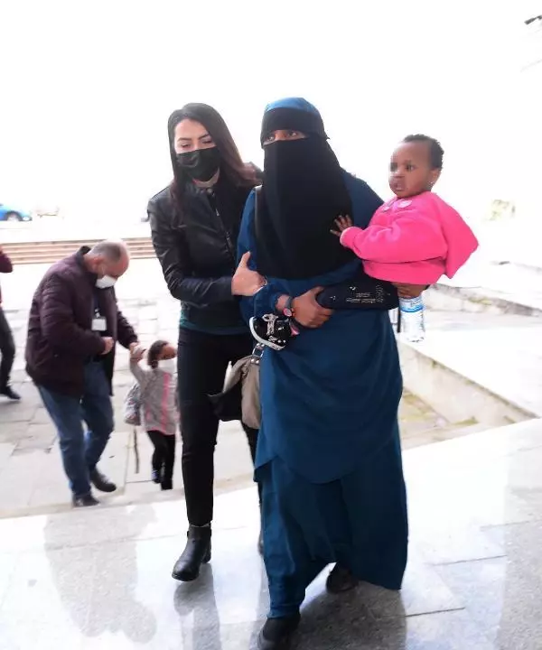 Mavi bültenle aranan DEAŞ mensubu Yeni Zelanda uyruklu kadın terörist adliyeye sevk edildi Mavi bültenle aranan DEAŞ mensubu Yeni Zelanda uyruklu kadın terörist adliyeye sevk edildi