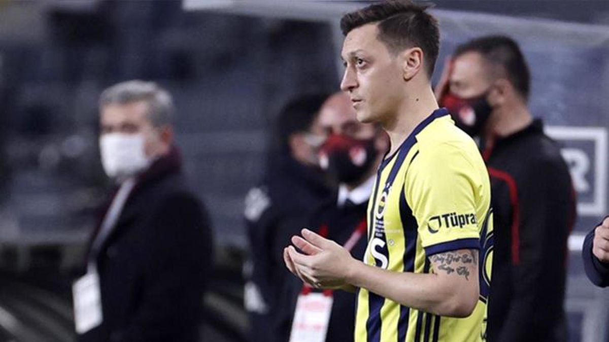 Mesut Özil'in 13 şehidimizle ilgili paylaşımı takdir topladı