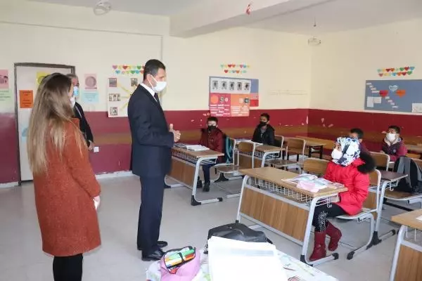 Midyat'ta kırsal mahallelerde yüz yüze eğitim başladı Midyat'ta kırsal mahallelerde yüz yüze eğitim başladı