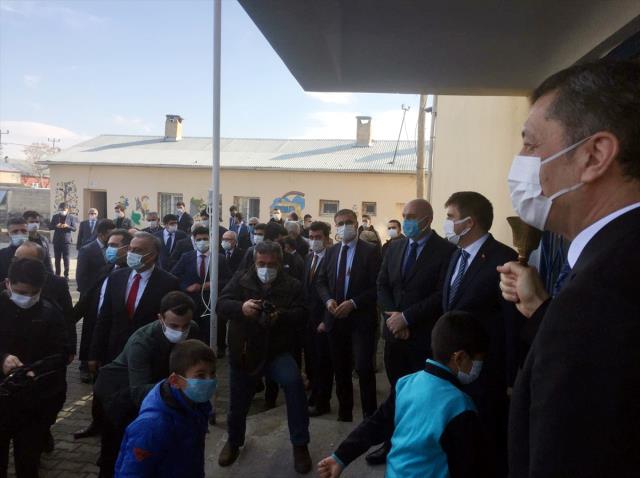 Milli Eğitim Bakanı Ziya Selçuk: Öğretmenler Şubat'ın son haftası aşılanmaya başlanacak