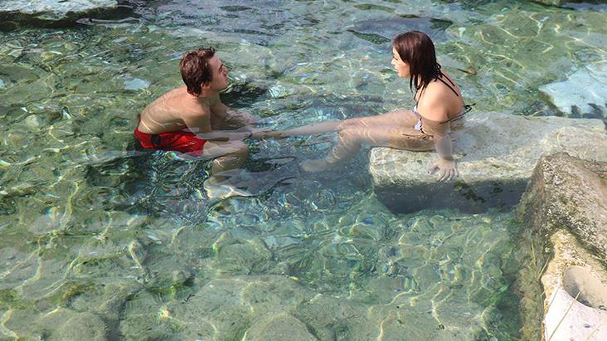 Ne koronavirüs ne de soğuk hava! Turistlerin yüzme keyfini hiçbir şey engelleyemedi