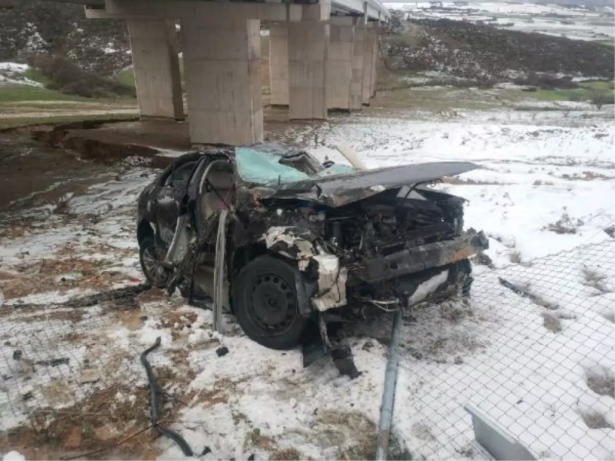 Otomobil taklalar atarak köprüden uçtu: 1 ölü, 1 yaralı