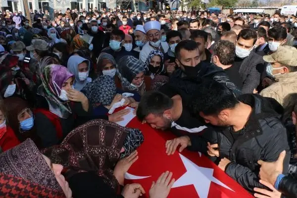 Son dakika haber! PKK'nın şehit ettiği Aydın Köse, son yolculuğuna uğurlandı Son dakika haber! PKK'nın şehit ettiği Aydın Köse, son yolculuğuna uğurlandı