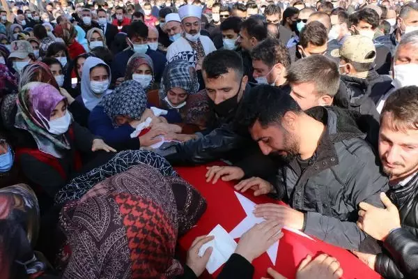 Son dakika haber! PKK'nın şehit ettiği Aydın Köse, son yolculuğuna uğurlandı Son dakika haber! PKK'nın şehit ettiği Aydın Köse, son yolculuğuna uğurlandı