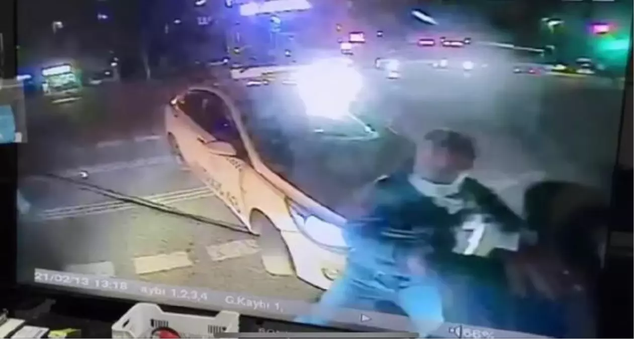 Sancaktepe'de otobüs şoförüne yaşatılan dehşet kamerada