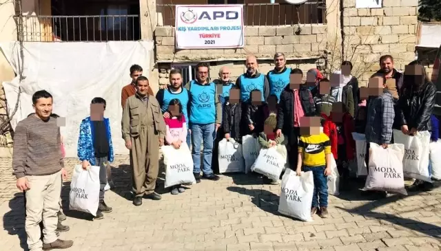 Şemdinli'de 160 öğrenciye kışlık kıyafet ve ayakkabı yardımı Şemdinli'de 160 öğrenciye kışlık kıyafet ve ayakkabı yardımı