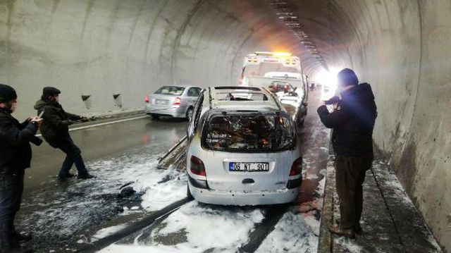 Tünelde seyir halindeki otomobilde yangın çıktı (2)