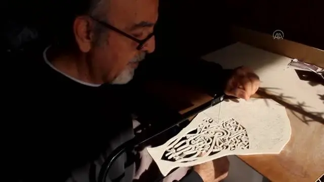 40 yıldır ağaç parçalarını sanat eserine dönüştürüyor