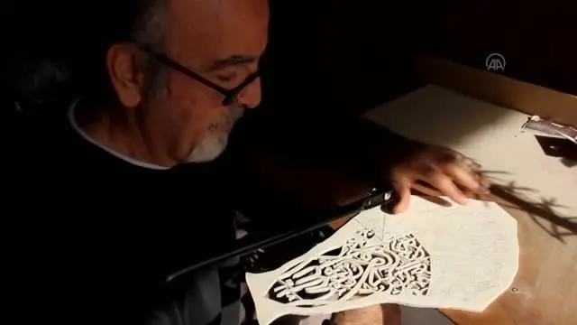 40 yıldır ağaç parçalarını sanat eserine dönüştürüyor