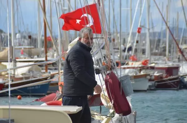 Bodrum'da fırtına hayatı olumsuz etkiledi Bodrum'da fırtına hayatı olumsuz etkiledi