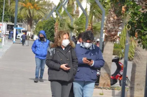 Bodrum'da fırtına hayatı olumsuz etkiledi Bodrum'da fırtına hayatı olumsuz etkiledi