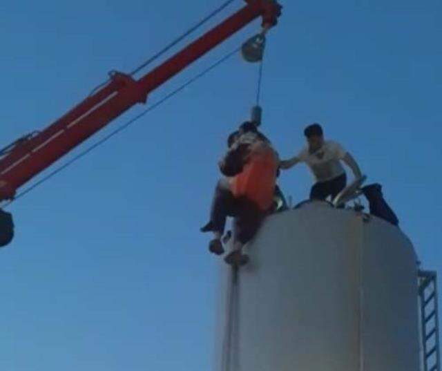 Boyamak için girdikleri su deposunda bayılan çift 15 saat sonra kurtarıldı