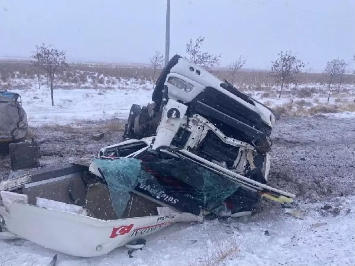 Son dakika haberi: Buzlanan yolda takla atan tankerin tank bölümü koptu; sürücü yaralı