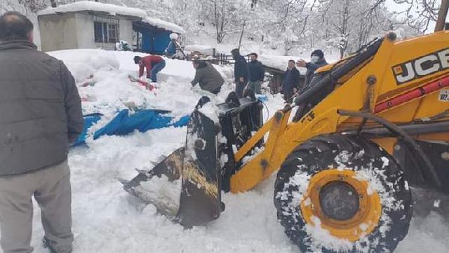 coken ahirin altinda kalan hayvanlar kurtaril 2 13932369 o