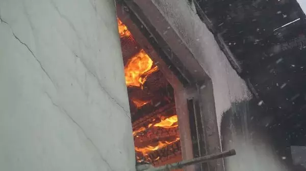 Evde çıkan yangında kalp hastası adamın yapay kalp destek cihazı yandı Evde çıkan yangında kalp hastası adamın yapay kalp destek cihazı yandı