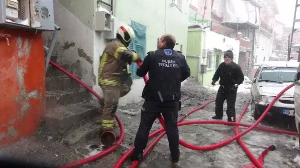 Evde çıkan yangında kalp hastası adamın yapay kalp destek cihazı yandı Evde çıkan yangında kalp hastası adamın yapay kalp destek cihazı yandı