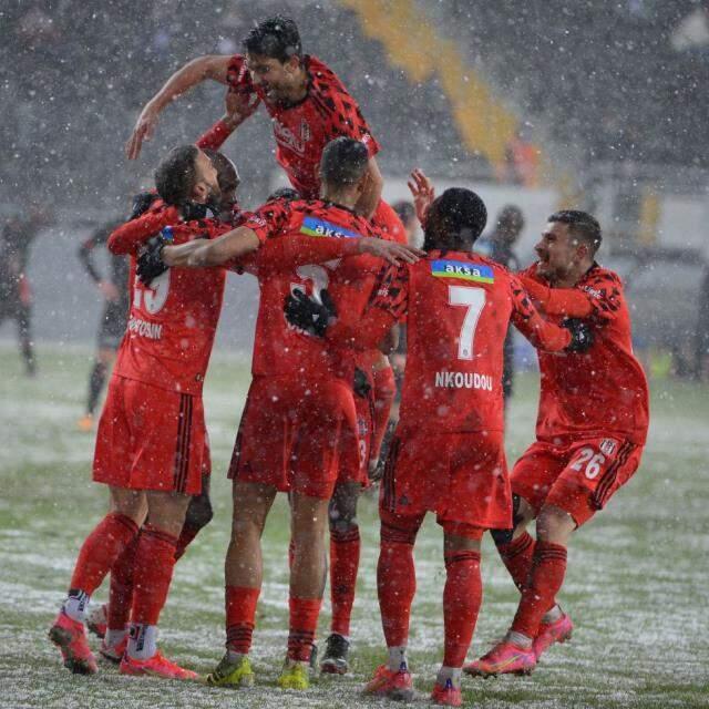 Dorukhan Toköz, who is expected to go to Fenerbahçe or to Europe, made an agreement with Galatasaray Dorukhan Toköz, who is expected to go to Fenerbahçe or to Europe, made an agreement with Galatasaray