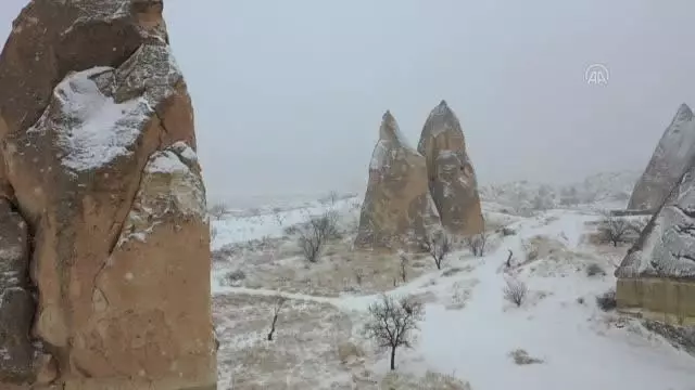 Kar nedeniyle peribacaları beyaza büründü Kar nedeniyle peribacaları beyaza büründü