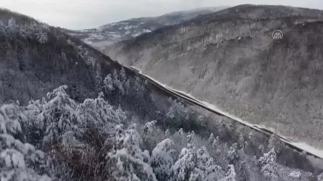 Akçakoca'da şiddetli rüzgar nedeniyle dalga boyu 6 metreye ulaştı Akçakoca'da şiddetli rüzgar nedeniyle dalga boyu 6 metreye ulaştı