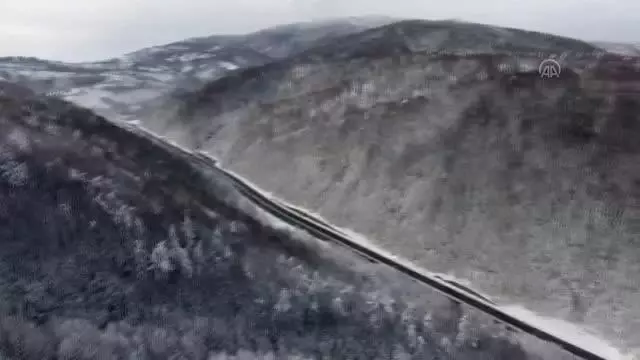 Akçakoca'da şiddetli rüzgar nedeniyle dalga boyu 6 metreye ulaştı Akçakoca'da şiddetli rüzgar nedeniyle dalga boyu 6 metreye ulaştı