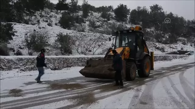Kar yağışı 3. gününde de etkisini sürdürüyor Kar yağışı 3. gününde de etkisini sürdürüyor