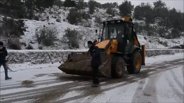 Kar yağışı 3. gününde de etkisini sürdürüyor Kar yağışı 3. gününde de etkisini sürdürüyor